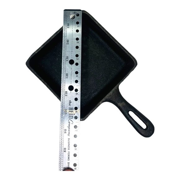 Small Square Cast Iron Skillet Vintage Made in Taiwan 5” X 5” - Picture 6 of 9